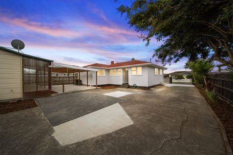 Photo of property in 33 Convair Crescent, Mangere, Auckland, 2022