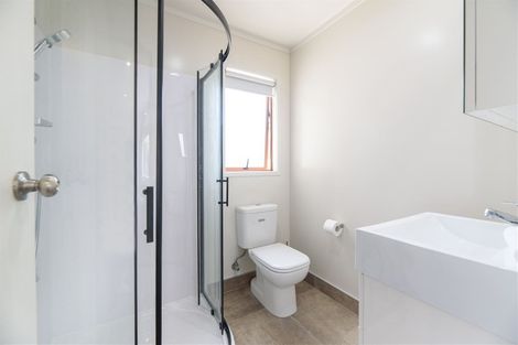 Photo of property in 1/5 Gulf View Road, Murrays Bay, Auckland, 0630