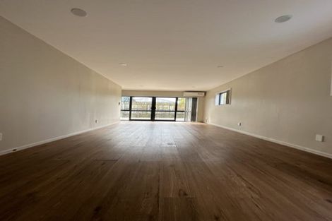 Photo of property in 13 Millcroft Lane, Ranui, Auckland, 0612