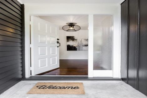 Photo of property in 18 Ngaio Road, Titirangi, Auckland, 0604