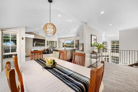 Photo of property in 8 Kerry Dell, Cockle Bay, Auckland, 2014