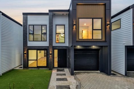 Photo of property in 106b Edgewater Drive, Pakuranga, Auckland, 2010