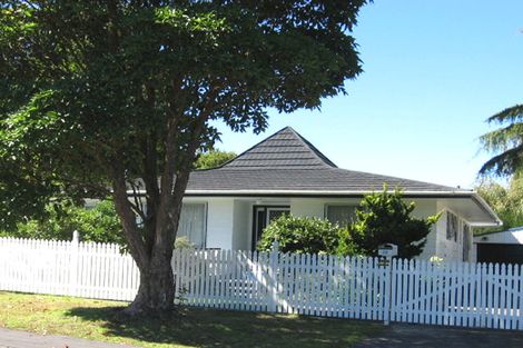Photo of property in 32 St Catherine Crescent, West Harbour, Auckland, 0618