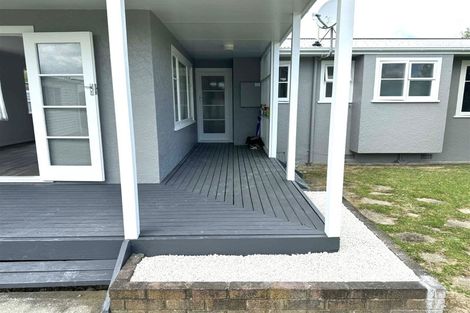 Photo of property in 4 Mokau Place, Terrace End, Palmerston North, 4410