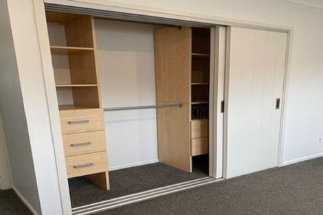 Photo of property in 2 Hooton Drive, Kumeu, 0810