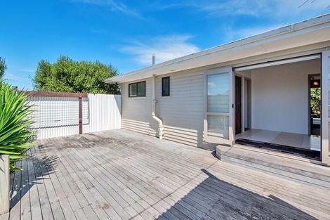 Photo of property in 30 Sutton Crescent, Papakura, 2110