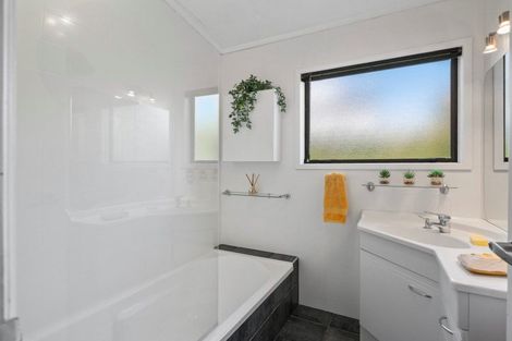 Photo of property in 40 Corinna Street, Welcome Bay, Tauranga, 3112