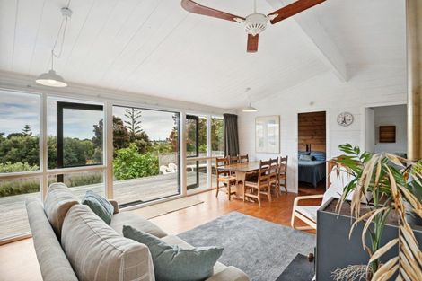 Photo of property in 42 Queens Road, Waikanae Beach, Waikanae, 5036