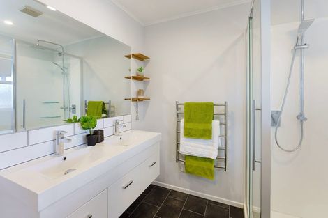 Photo of property in 310 Te Moana Road, Waikanae, 5036