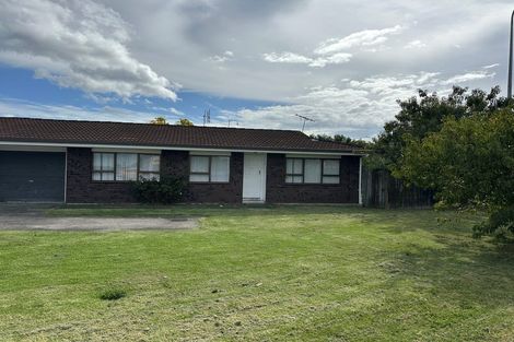 Photo of property in 1/2 Walter Strevens Drive, Conifer Grove, Takanini, 2112