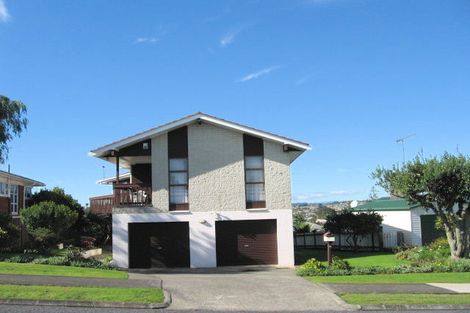 Photo of property in 39 La Trobe Street, Pakuranga Heights, Auckland, 2010
