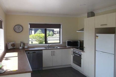 Photo of property in 1 Resolution Place, Marfell, New Plymouth, 4310