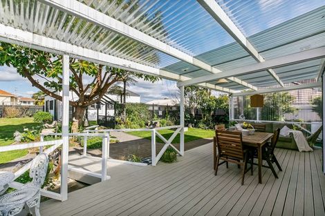 Photo of property in 30 Queen Street, Te Puke, 3119