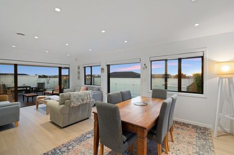 Photo of property in 16 Tokerau Crescent, Pukekohe, 2120