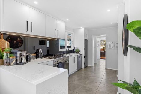 Photo of property in 12 Moeraki Road, Maoribank, Upper Hutt, 5018