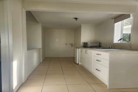 Photo of property in 4 Wanita Place, Totara Vale, Auckland, 0629