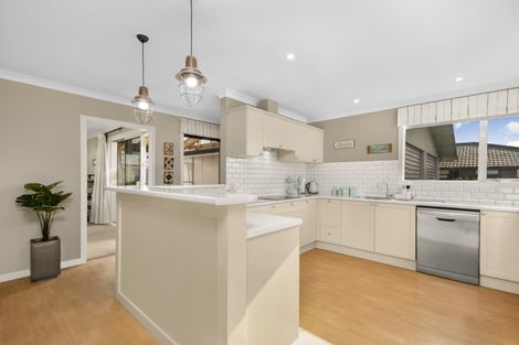 Photo of property in 2 Coronation Avenue, Pukekohe, 2120