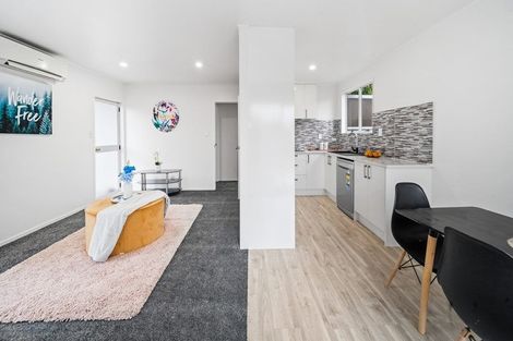 Photo of property in 1/3 Sparrow Place, Weymouth, Auckland, 2103