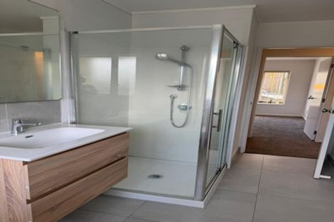 Photo of property in 124 Charles Prevost Drive, The Gardens, Auckland, 2105