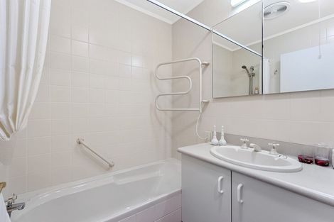 Photo of property in 63 Grosvenor Gardens, Flagstaff, Hamilton, 3210