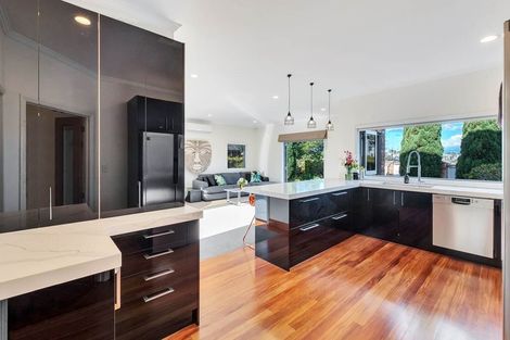 Photo of property in 16 Commodore Parry Road, Castor Bay, Auckland, 0620