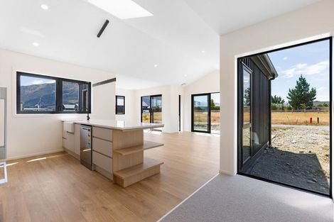 Photo of property in 4 Pipson Way, Lake Hawea, 9382