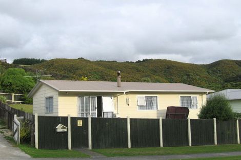 Photo of property in 15 Oaklands Grove, Clouston Park, Upper Hutt, 5018