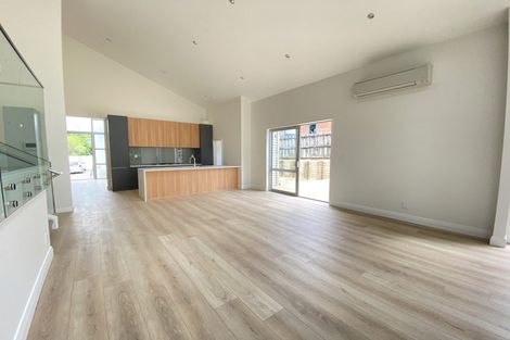 Photo of property in 22 Lorikeet Place, Unsworth Heights, Auckland, 0632