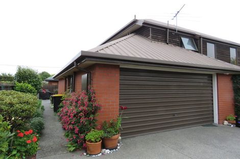 Photo of property in 2/7 Derenzy Place, Avonhead, Christchurch, 8042