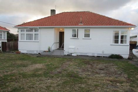 Photo of property in 19 Queenwood Road, Levin, 5510