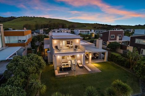 Photo of property in 37 Taumata Road, Omaha, 0986