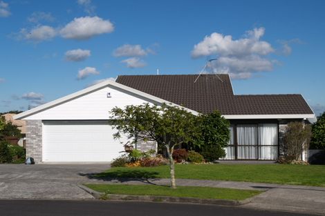 Photo of property in 1/12 The Green, Golflands, Auckland, 2013