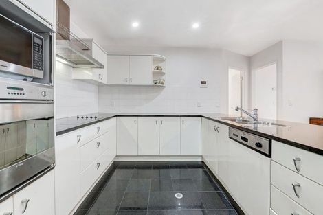 Photo of property in 1b/5 The Promenade, Takapuna, Auckland, 0622