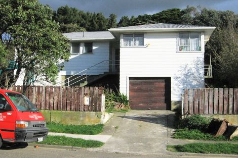 Photo of property in 4 Carnavon Place, Cannons Creek, Porirua, 5024