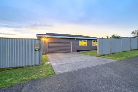 Photo of property in 139 Botany Road, Botany Downs, Auckland, 2010