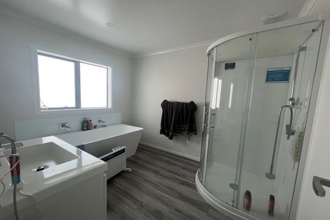 Photo of property in 17 Barry Groucott Grove, Wainuiomata, Lower Hutt, 5014