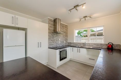 Photo of property in 15 Rewarewa Crescent, Waikanae, 5036