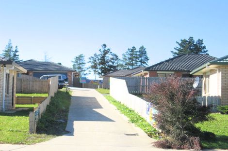 Photo of property in 80 Glenveagh Park Drive, Weymouth, Auckland, 2103