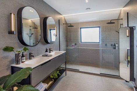 Photo of property in 11 Cheltenham Road, Devonport, Auckland, 0624