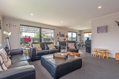 Photo of property in 4 Angelina Way, Kelvin Grove, Palmerston North, 4414