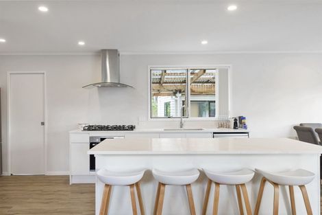 Photo of property in 35 Spinella Drive, Bayview, Auckland, 0629