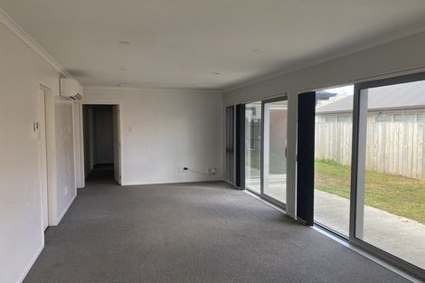 Photo of property in 13 Matata Drive, Takanini, 2112