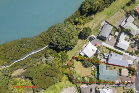 Photo of property in 14 Renata Crescent, Te Atatu Peninsula, Auckland, 0610
