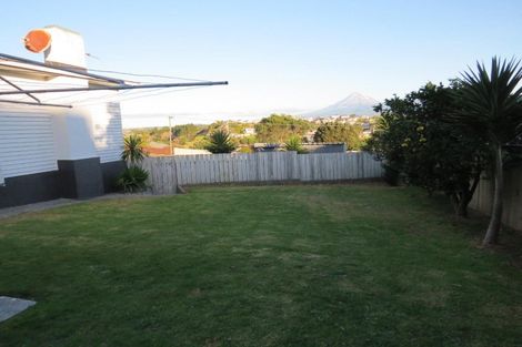 Photo of property in 15 Scott Street, Moturoa, New Plymouth, 4310
