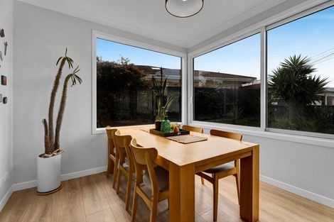 Photo of property in 10 Strandon Place, Strandon, New Plymouth, 4312