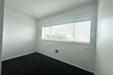 Photo of property in 14 Cessna Way, Newlands, Wellington, 6037