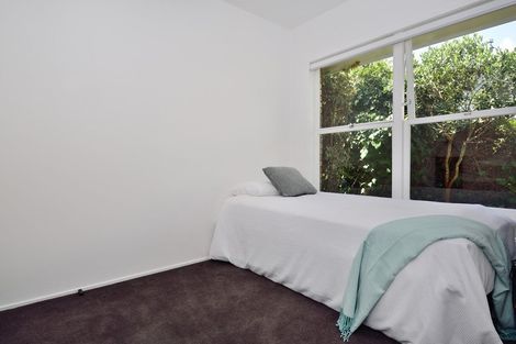 Photo of property in 2/40a Blakeborough Drive, Forrest Hill, Auckland, 0620