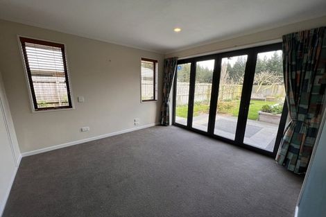 Photo of property in 35 Ruahine Place, Parklands, Christchurch, 8083