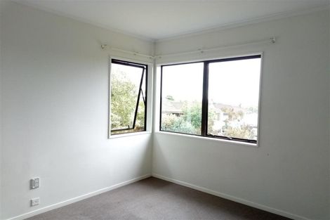 Photo of property in 118 Bradbury Road, Botany Downs, Auckland, 2010