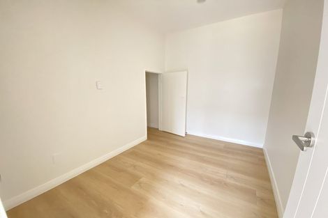 Photo of property in 22 Lorikeet Place, Unsworth Heights, Auckland, 0632